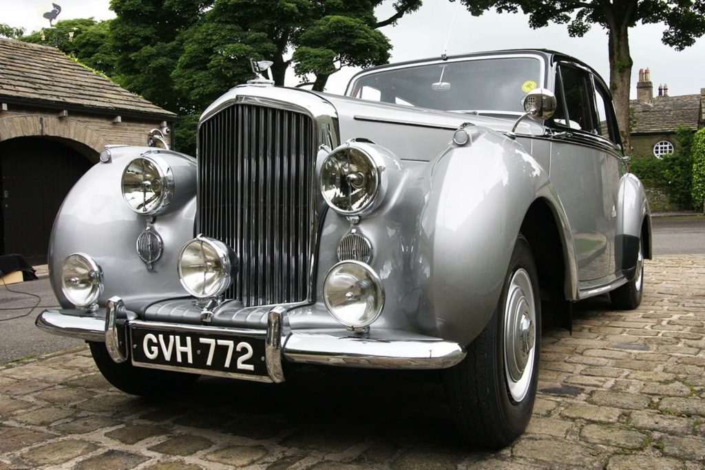 Now she’s back from her first outing, here are some final photos of Beryl the Bentley R Type. We’re thrilled with the Nero Black and Shell Grey Metallic paint in the natural light.