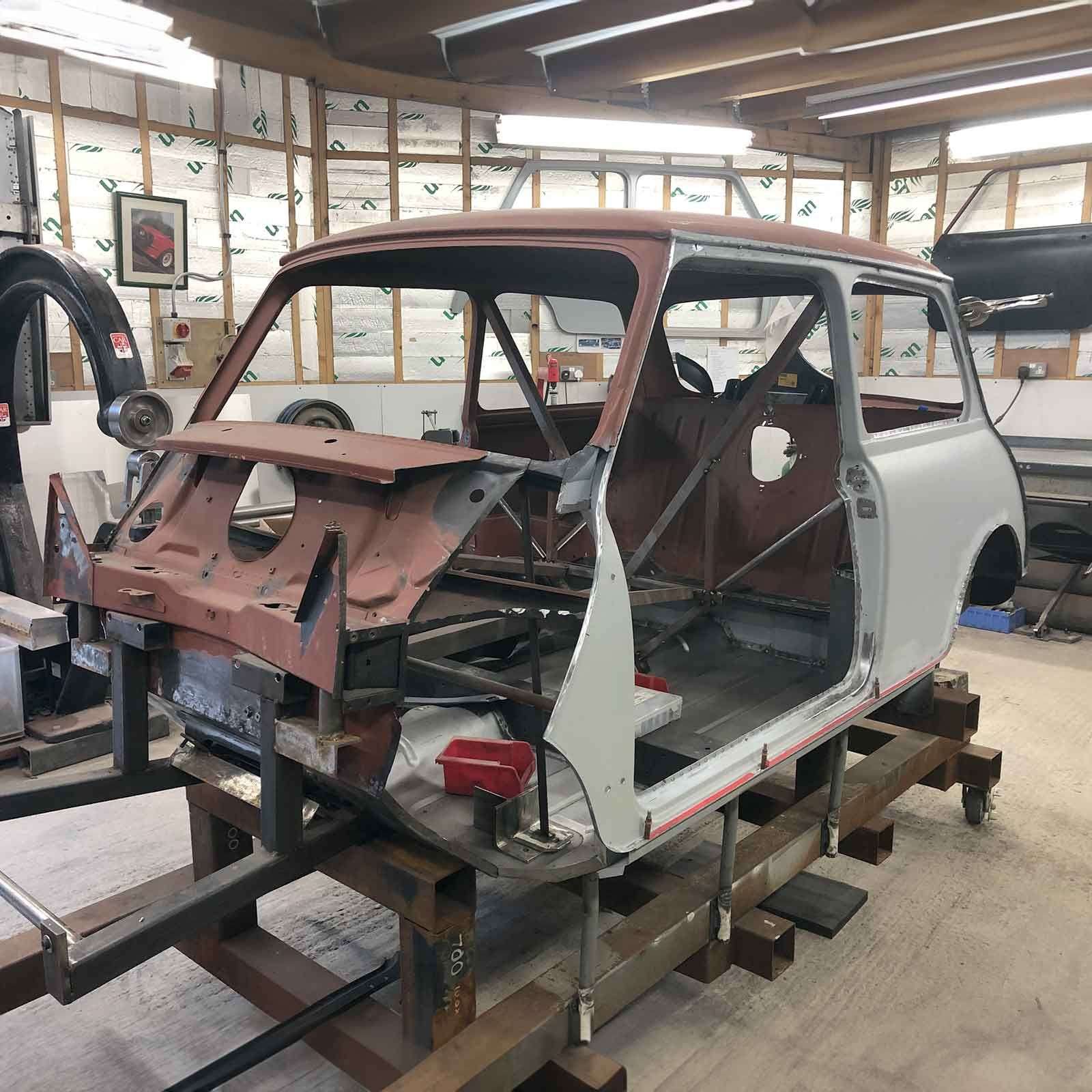 The Mini Cooper 998 MkII, owned by Paul Davenport of Plastics4Performance, has seen its fair share of adjustments with that Mini Sport side panel. It's been off and on more times than a merry-go-round! But fear not, we're committed to making it right.