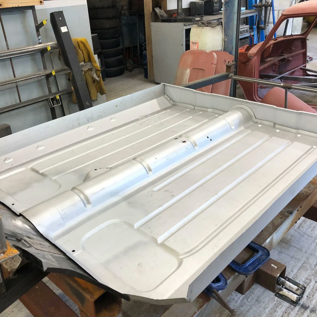 The Plastics4Performance Mini Cooper 998 MkII received a one piece floor with front and rear boards supplied by Magnum. Seen here checking fitment.