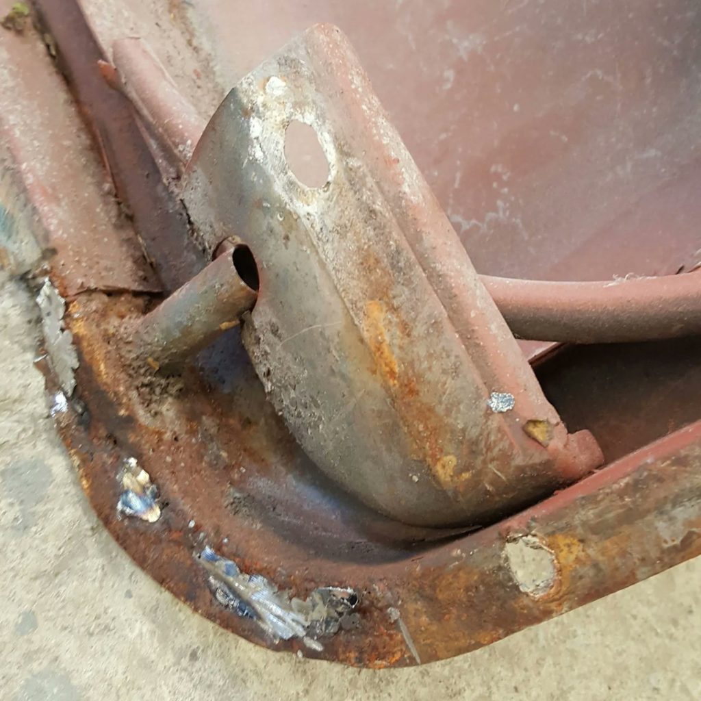 Who just loves a rusty Mini Cooper 998 MkII door? 🙄