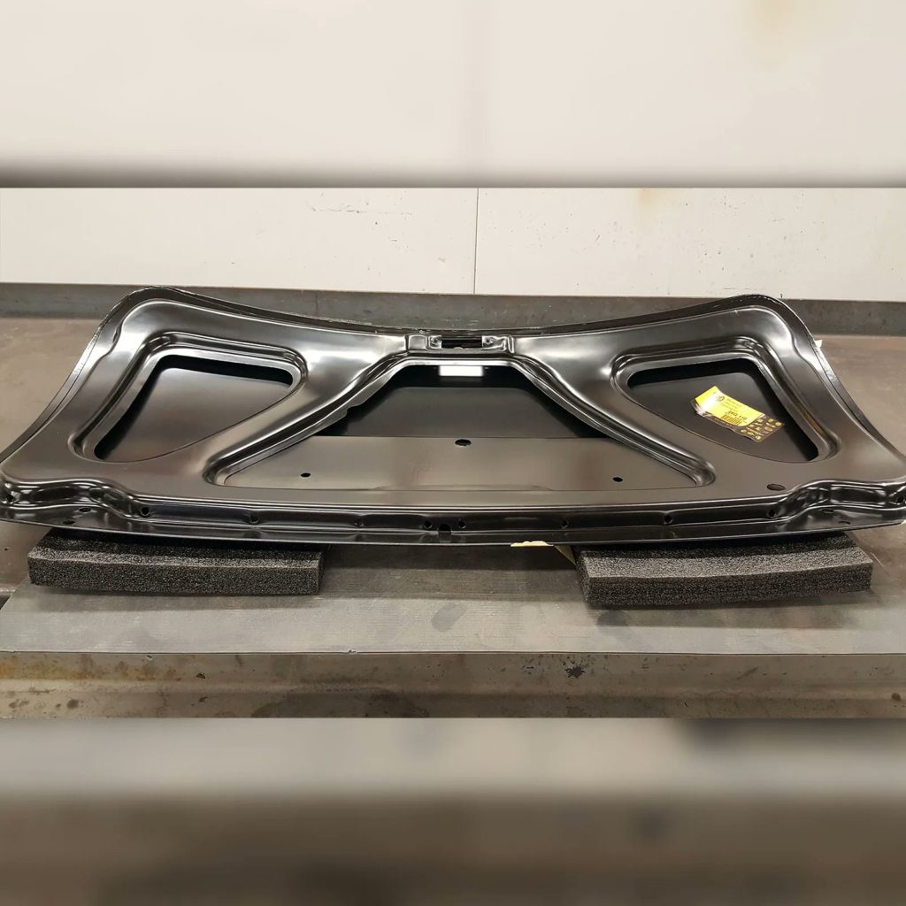 We're back on the Plastics4Performance Mini Cooper! We used a MkIII onwards Heritage boot lid with a correct MkII inner skin, adding strengthening plates to both surfaces & a tube to prevent crushing. Now, the finished boot lid is ready for a rear light without damaging it!