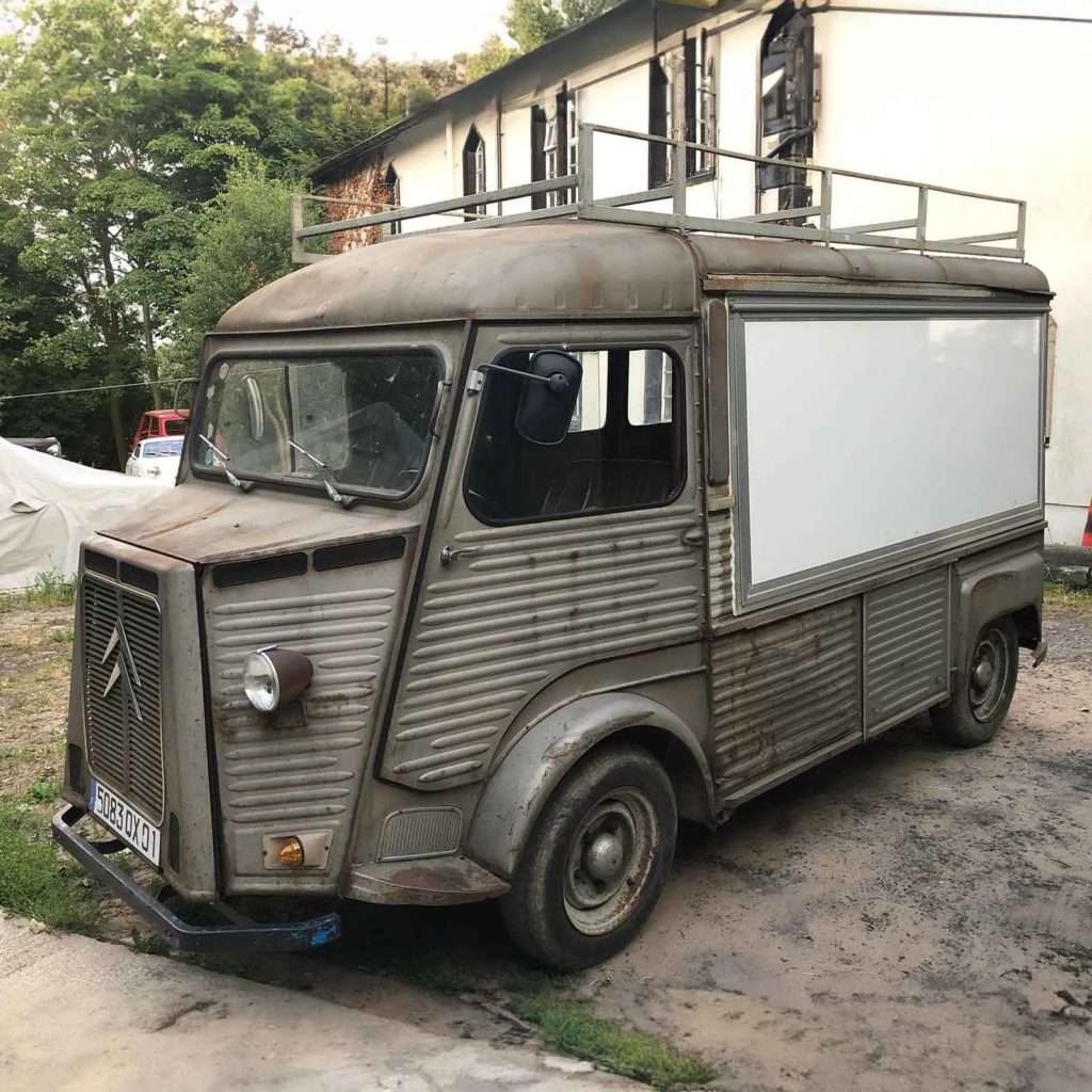 Our restoration adventure with the Citroën H-Type Van kicks off with detailed photographic documentation. This classic beauty poses a challenge with its rear doors - bent, twisted, and refusing to close. Stay tuned as we meticulously restore every detail to perfection!