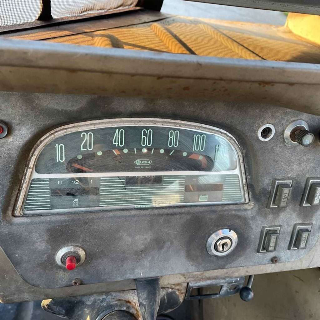 The Citroën H-Type Van boasts a straightforward dashboard design, soon to be revitalised with a crinkle black repaint.